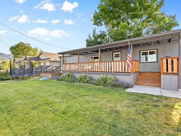6400 Frost Lane, Talent, OR 97540