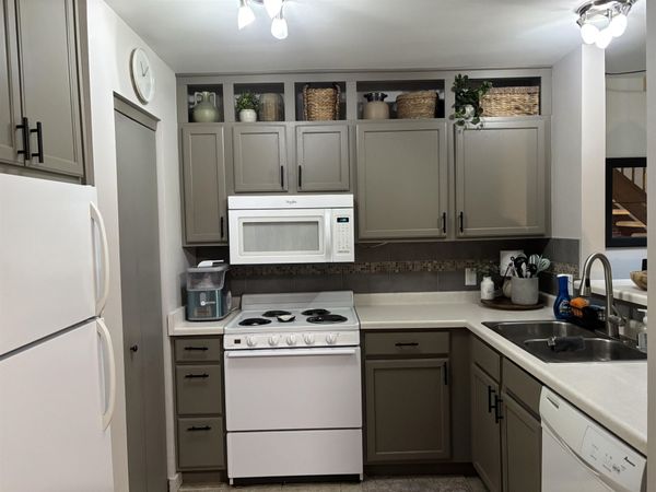 1016 N Sunnyvale Lane, Unit E, Madison, WI 53713