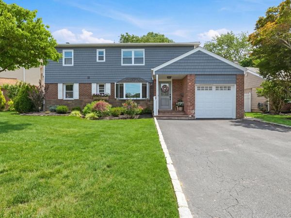 841 Willow Road , Franklin Square, NY 11010