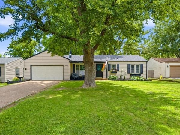 8207 Barkley Street, Overland Park, KS 66204