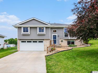 1017 Grenoble Drive, Bellevue, NE 68123