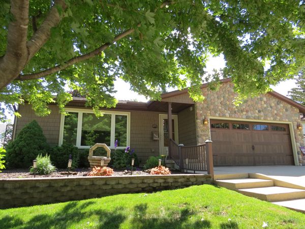 1317 Dakota St, Watertown, WI 53094