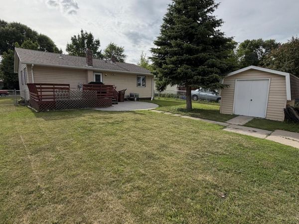 512 4TH Avenue NE, East Grand Forks, MN 56721