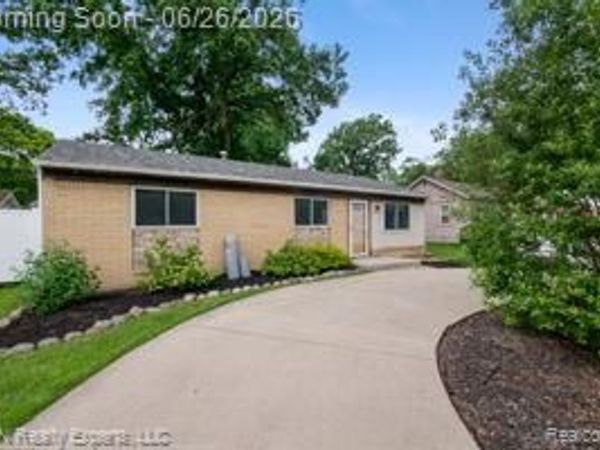 33515 Colfax Drive, Farmington Hills, MI 48335