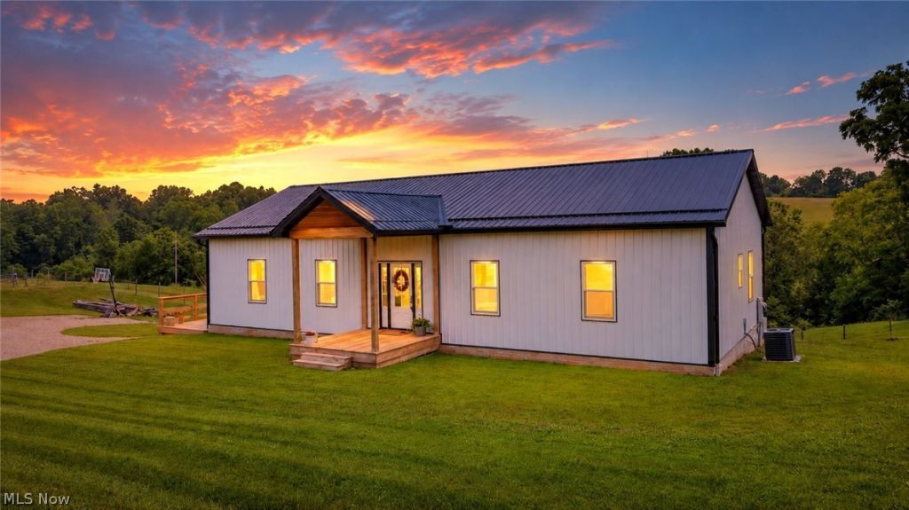 2244 N Parmiter Road NE, Mcconnelsville, OH 43756