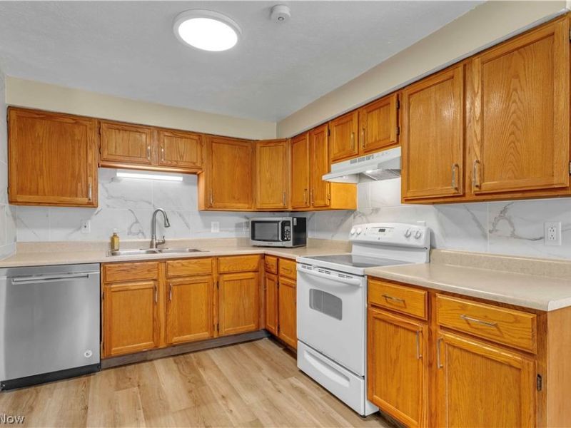 5983 Rosebelle Avenue, North Ridgeville, OH 44039 Photo 8