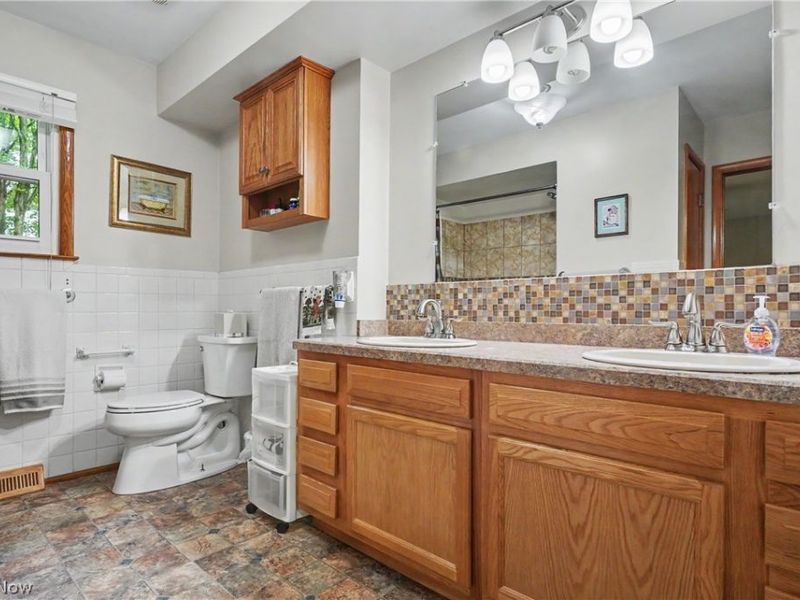 669 Westridge Road, Akron, OH 44333 Photo 12