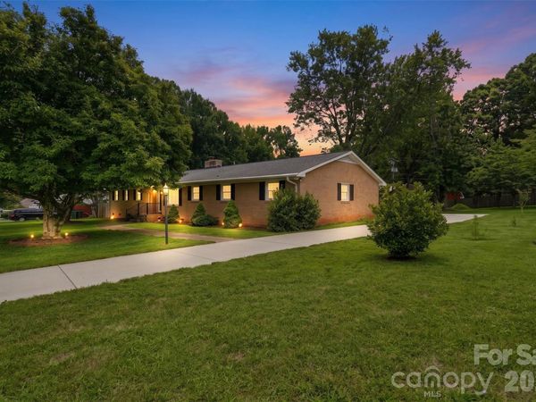 6108 Mallard Drive, Charlotte, NC 28227
