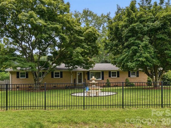 6108 Mallard Drive, Charlotte, NC 28227