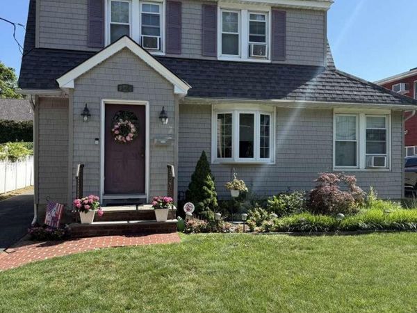 145 Raymond Street , Rockville Centre, NY 11570