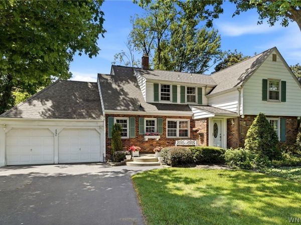 4290 Wildwood Dr , Williamsville, NY 14221