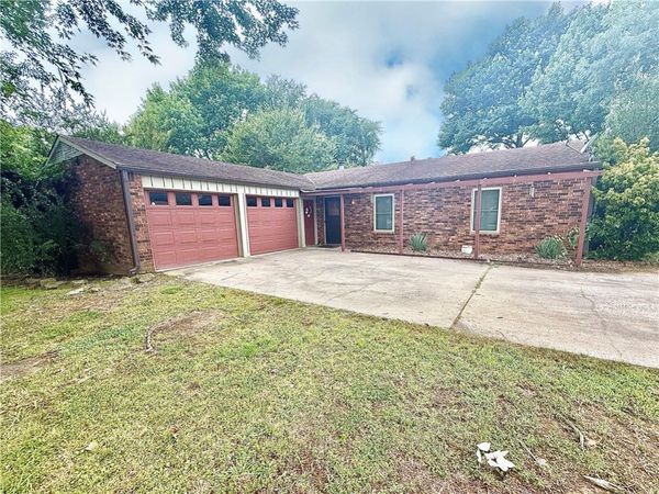 1711 N University Drive, Russellville, AR 72801