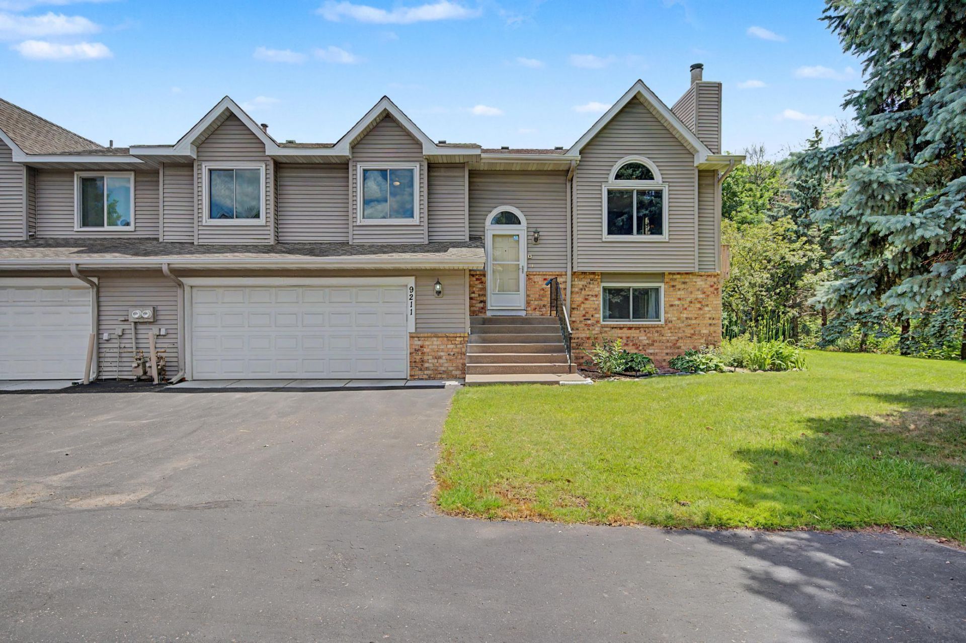 9211 Upland Lane N, Maple Grove, MN 55369 Main Photo