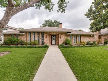 8009 Abramshire Avenue, Dallas, TX 75231