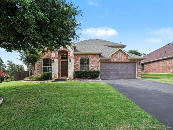 2801 Warwick Drive , Corinth, TX 76210