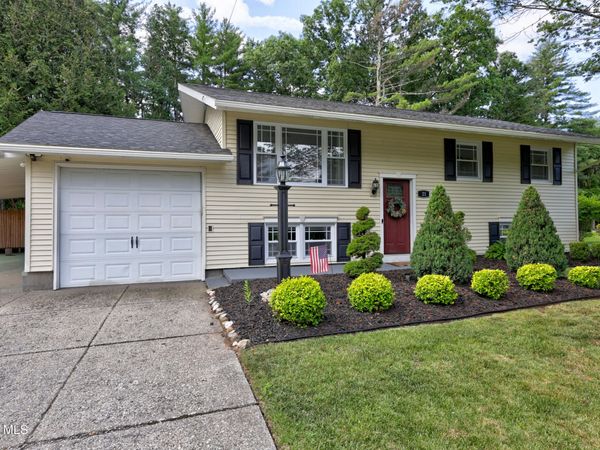 21 Quevic Drive, Saratoga Springs, NY 12866