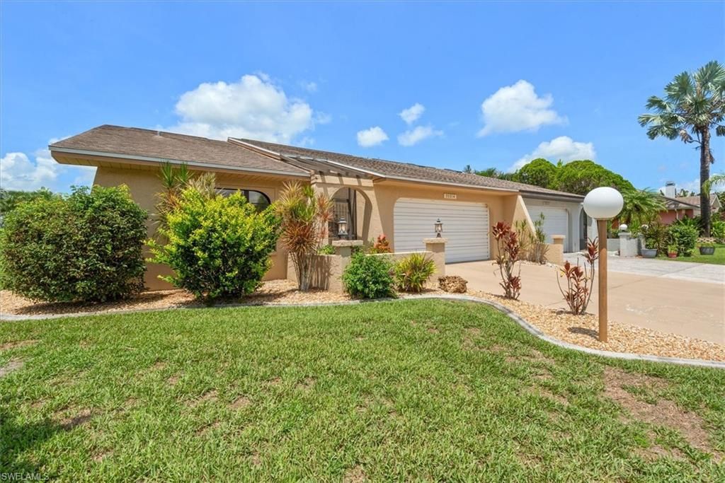 20014 Lake Vista Cir, Lehigh Acres, FL 33936 Photo