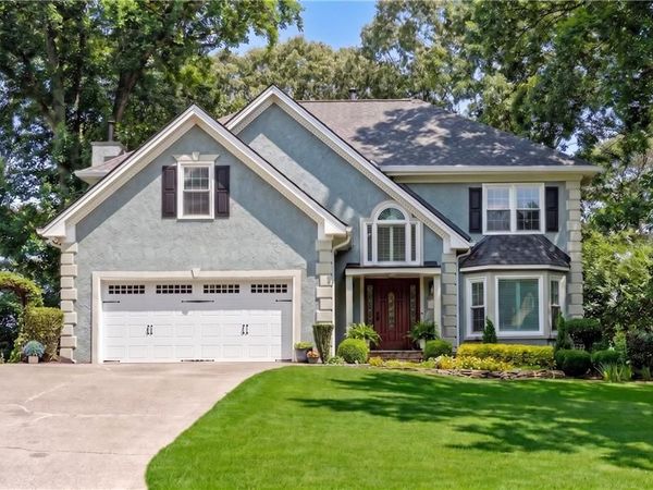 5007 Willow Creek Drive , Woodstock, GA 30188