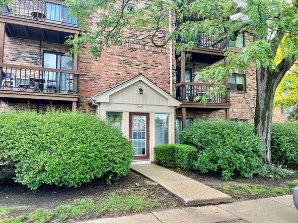 2219 NICHOLS Road , Unit 17A, Arlington Heights, IL 60004