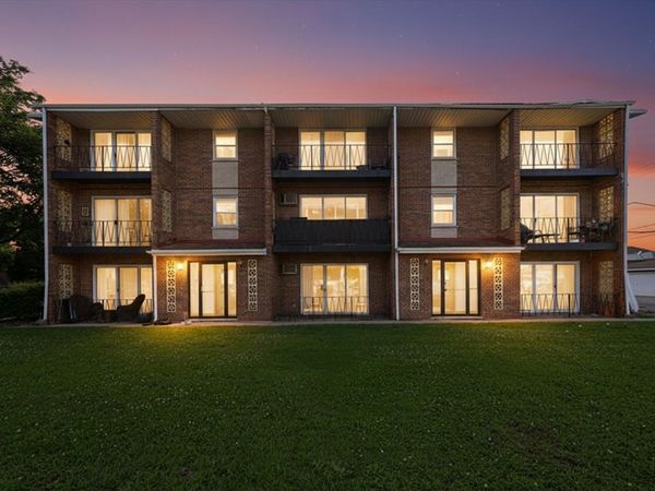 6436 W 64th Place, Unit C2, Chicago, IL 60638