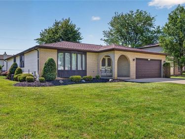 72 Carmelite Drive, West Seneca, NY 14224