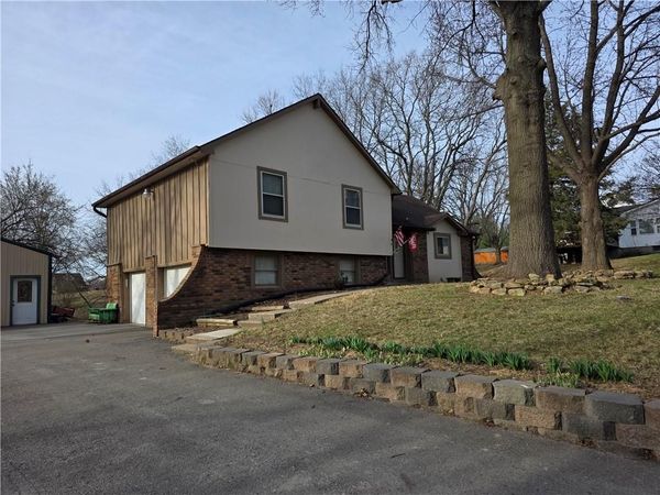 1818 Hilltop Drive, Country Club, MO 64505