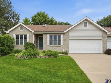 6940 Summerset Circle, Lincoln, NE 68516
