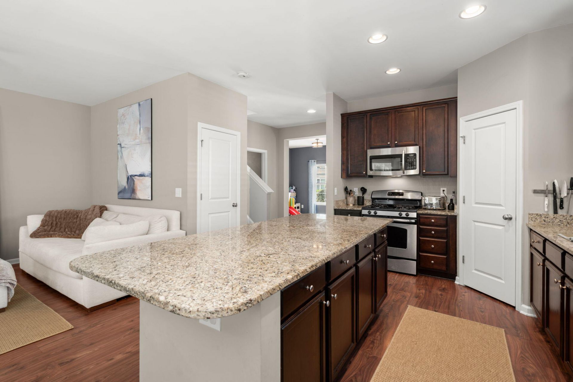1752 Towne Street Photo 11