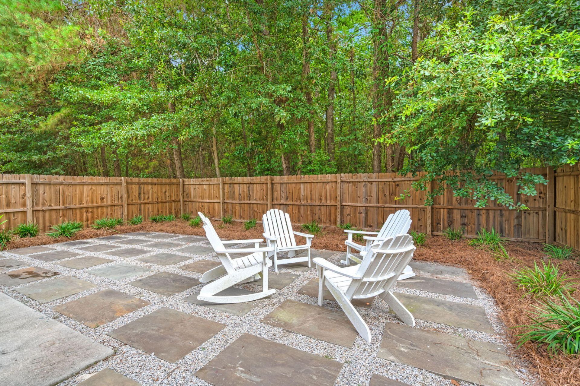 1752 Towne Street Photo 36