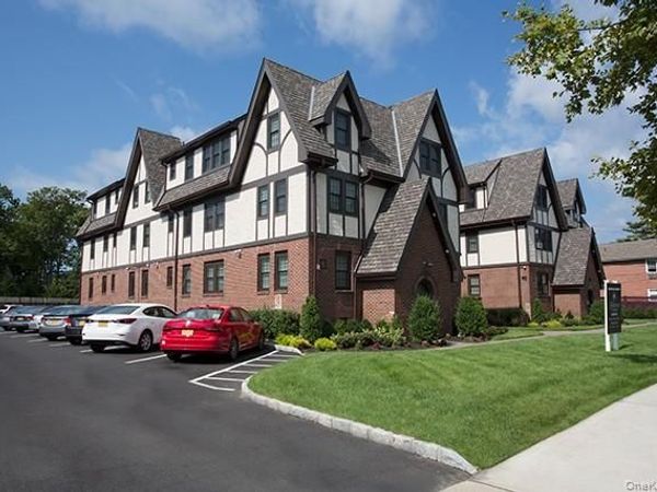 78 South Clinton Avenue , Unit 3B, Bay Shore, NY 11706