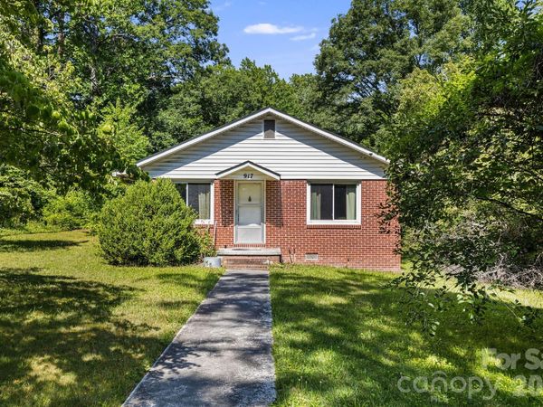 917 Fassifern Court, Hendersonville, NC 28791