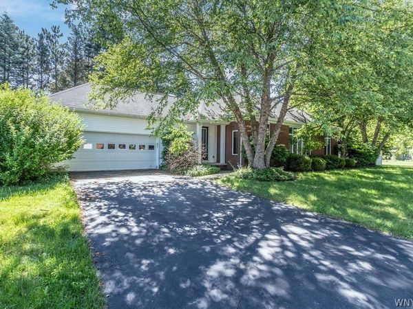 15 Brookshire Court , East Amherst, NY 14051