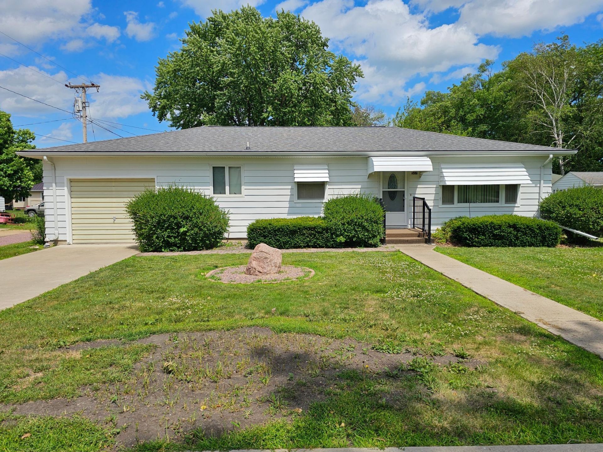 507 S Elm Street , Lamberton, MN 56152