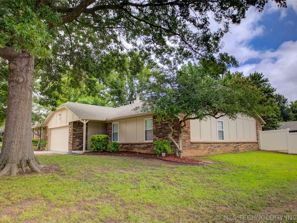 1310 W Hot Springs Street , Broken Arrow, OK 74011