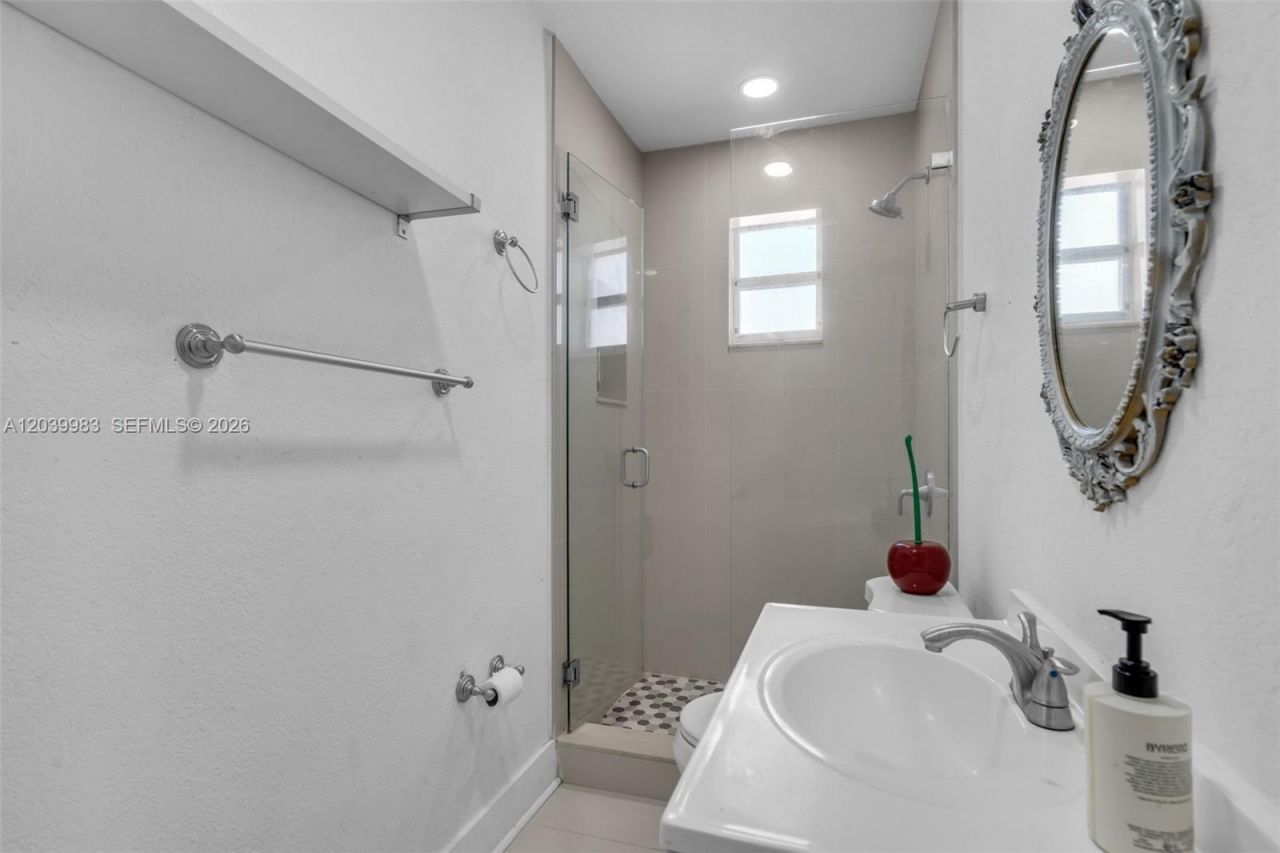 440 NW 125th St , North Miami, FL 33168 Photo
