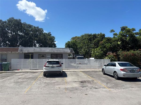 21122 NW 39th Ave , Miami Gardens, FL 33055