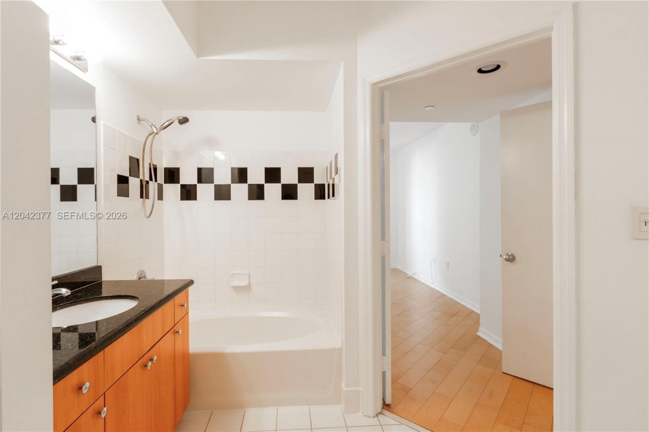 1330 West Ave, Unit 610, Miami Beach, FL 33139 Photo
