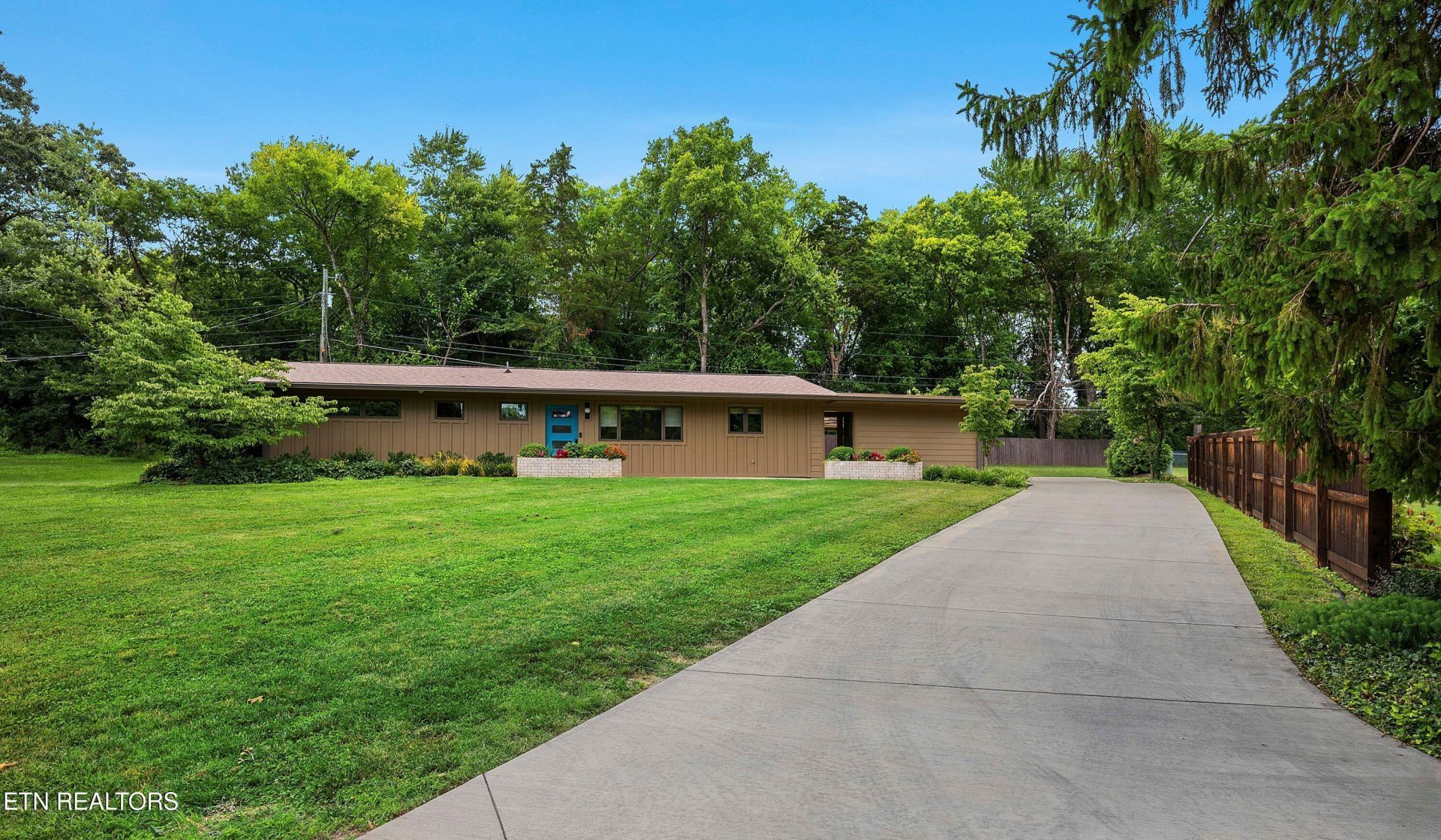 828 Abington Lane, Knoxville, TN 37909 Main Photo