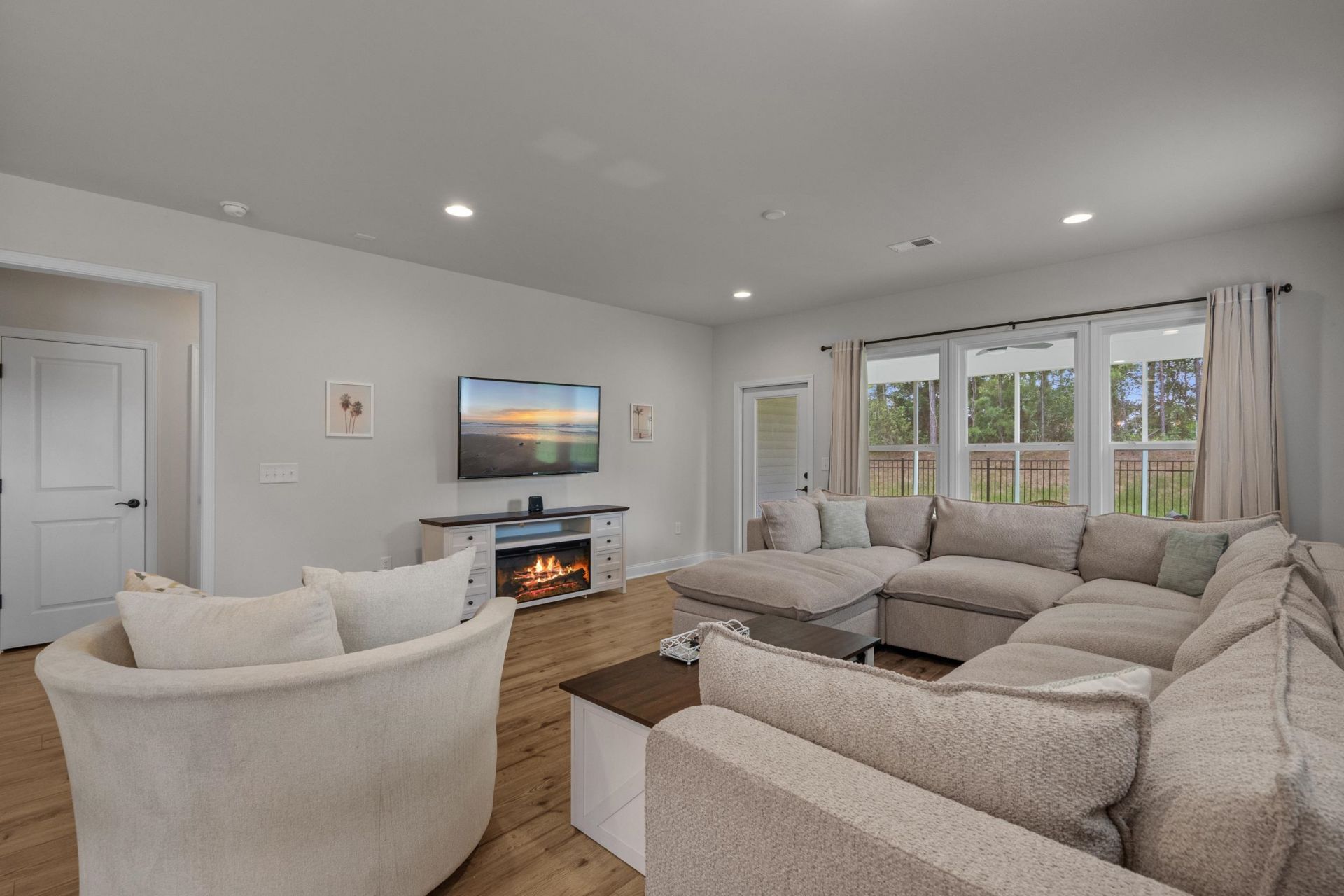 3183 Hannon Dr. Photo 11