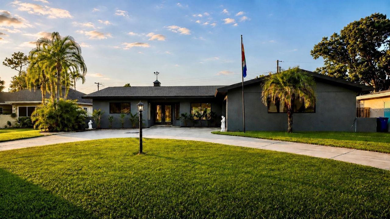 2697 66th Terrace S, Saint Petersburg, FL 33712 Main Photo