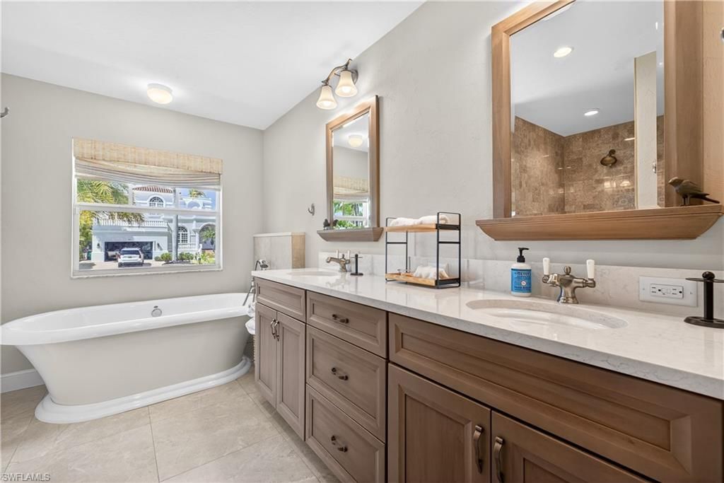 240 Channel Dr , Naples, FL 34108 Photo