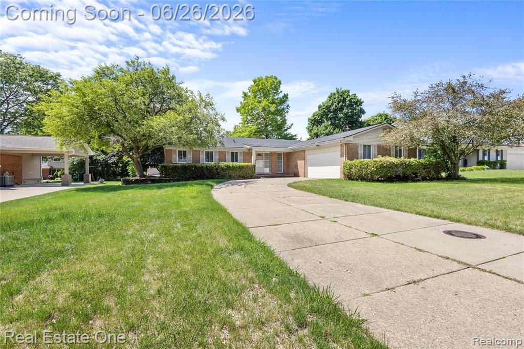 1949 Pelican Court, Troy, MI 48084 Main Photo