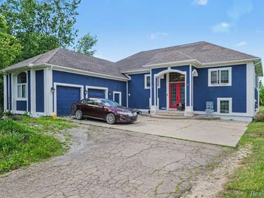 4251 E Maple Avenue, Burton, MI 48439