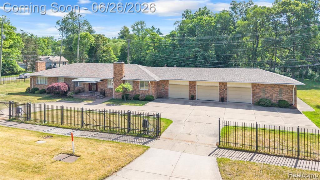21362 Lahser Road, Southfield, MI 48033 Main Photo