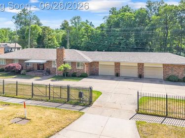 21362 Lahser Road, Southfield, MI 48033