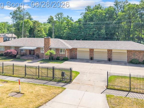 21362 Lahser Road, Southfield, MI 48033