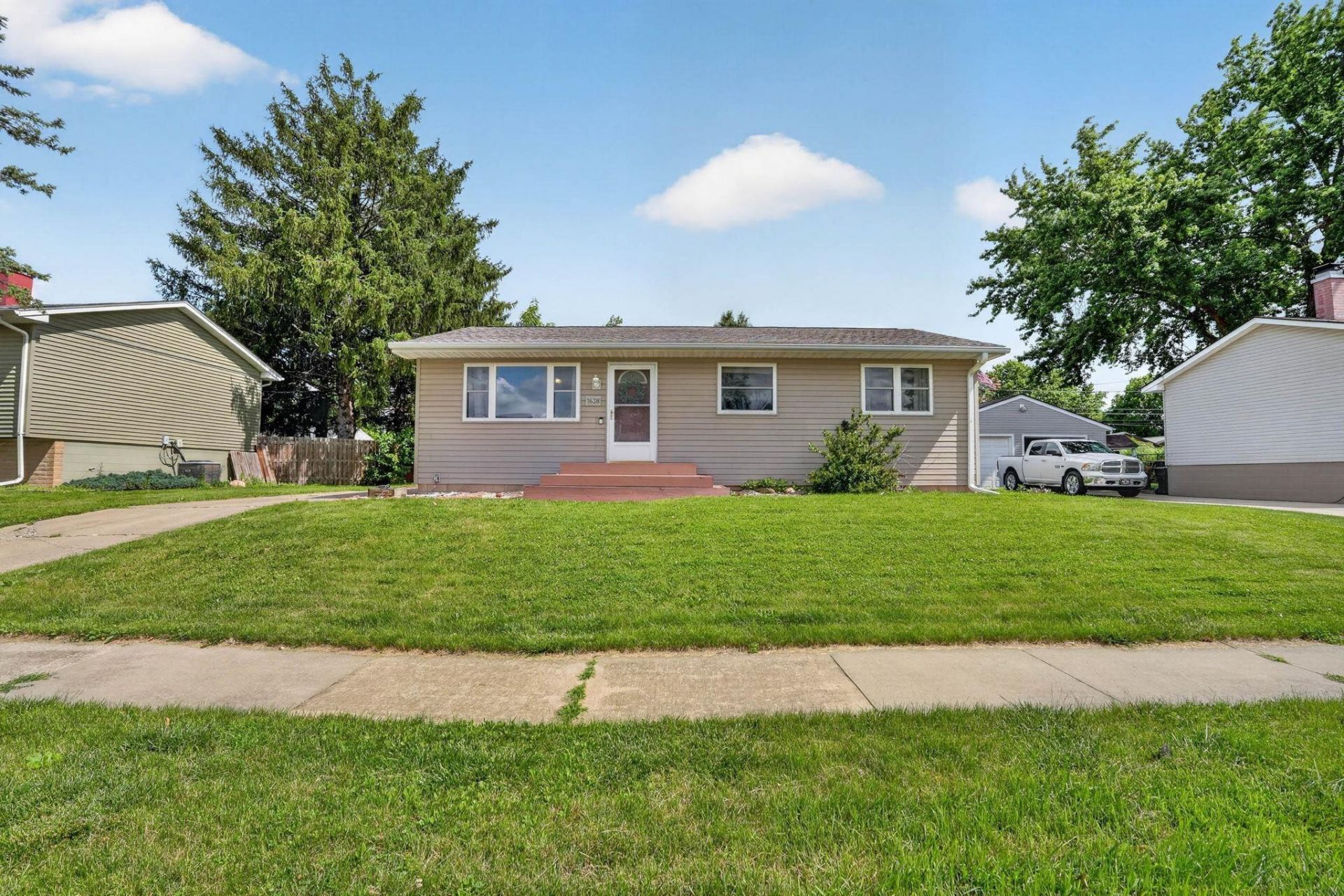 1638 Oriole Avenue, Waterloo, IA 50701 Main Photo