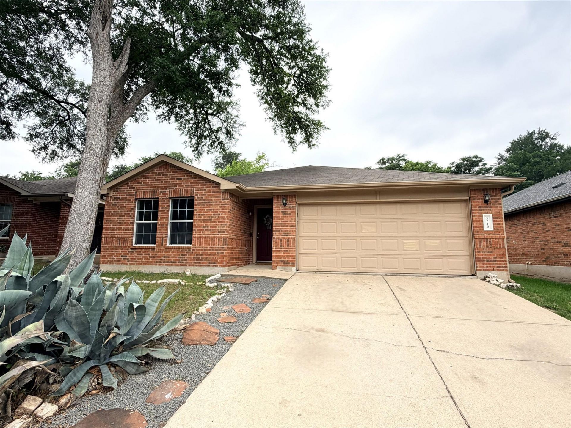 5216 English Glade Dr, Austin, TX 78724 Main Photo