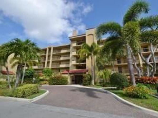 825 Egret Circle, Unit 404, Delray Beach, FL 33444