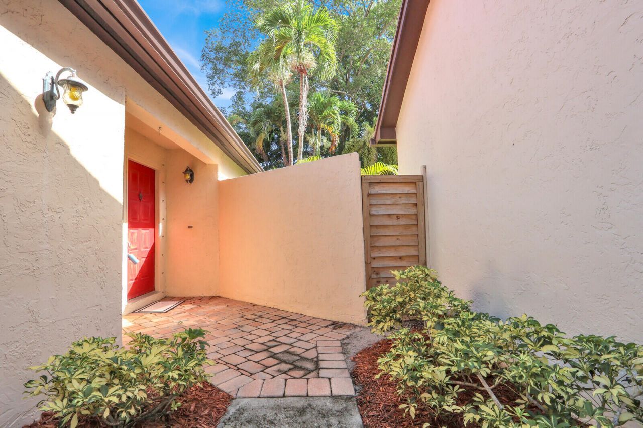 13 Ironwood Way N, Palm Beach Gardens, FL 33418 Photo